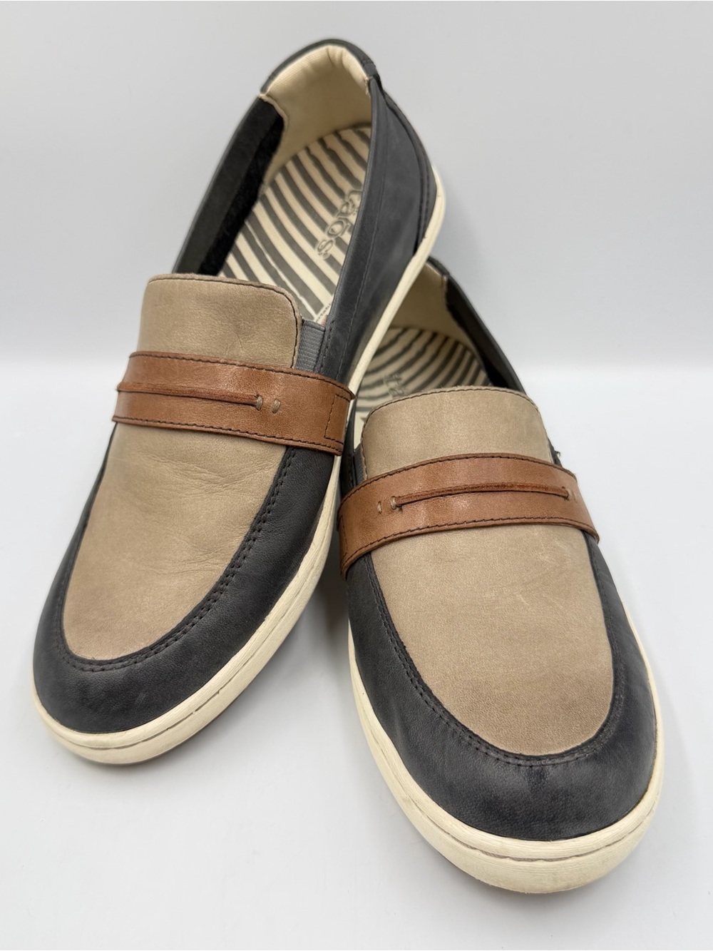 Taos Upward Leather Loafer Flat Gray Tan Beige Womens 9 Comfort Arch Support